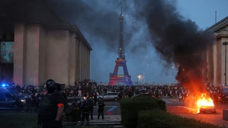 Comment la haine et l&rsquo;incitation attisent les violences après chaque célébration à Paris
